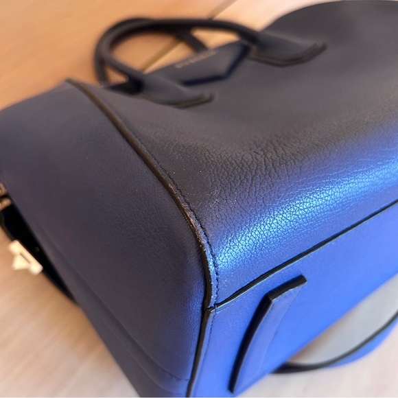 Givenchy Medium Blue Antigona - Picture 16 of 17